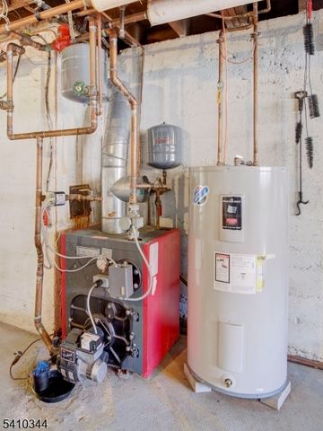 14 Clinton St, Newton Town, NJ 07860