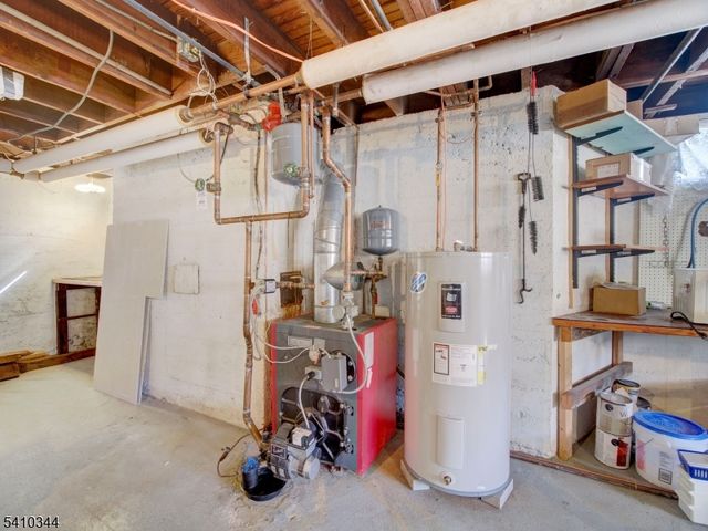 14 Clinton St, Newton Town, NJ 07860