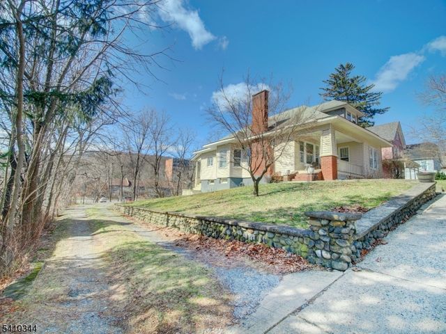 14 Clinton St, Newton Town, NJ 07860