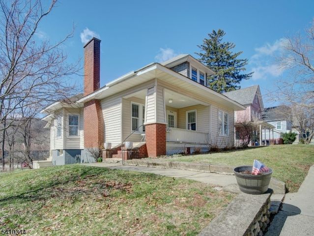 14 Clinton St, Newton Town, NJ 07860