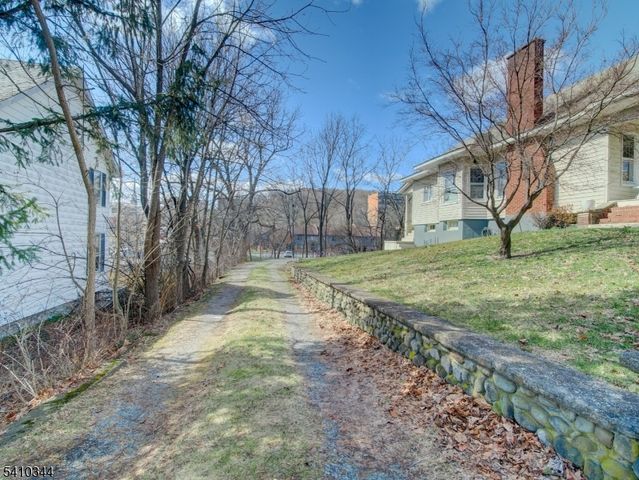 14 Clinton St, Newton Town, NJ 07860