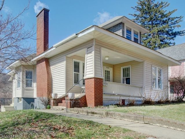 14 Clinton St, Newton Town, NJ 07860