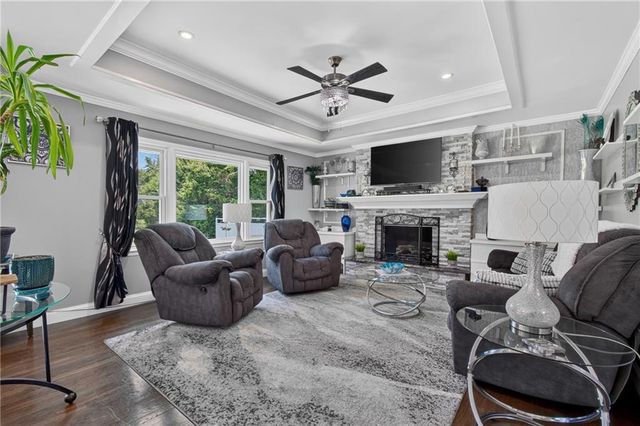 3204 SW Shadow Brook Drive, Blue Springs, MO 64015