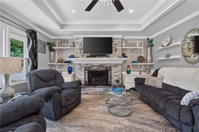 3204 SW Shadow Brook Drive, Blue Springs, MO 64015