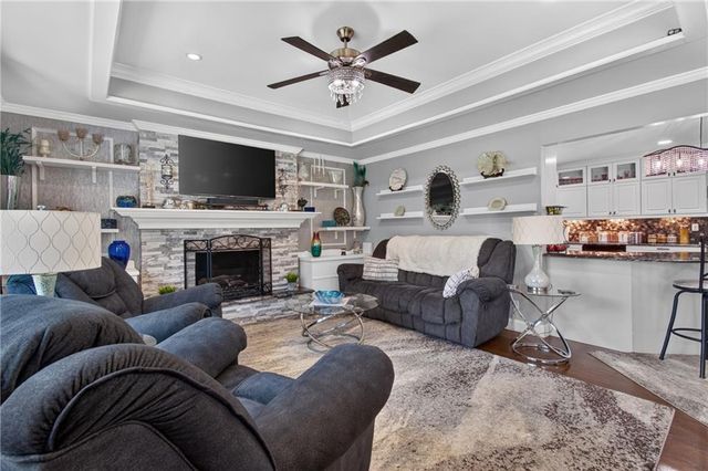 3204 SW Shadow Brook Drive, Blue Springs, MO 64015