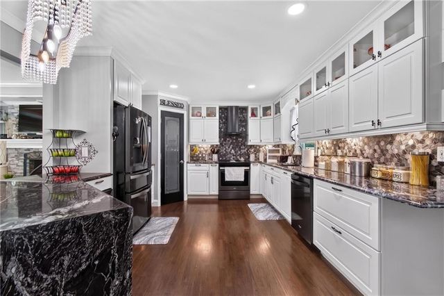 3204 SW Shadow Brook Drive, Blue Springs, MO 64015