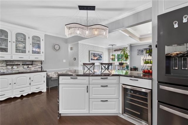 3204 SW Shadow Brook Drive, Blue Springs, MO 64015