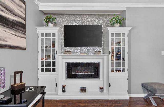 3204 SW Shadow Brook Drive, Blue Springs, MO 64015