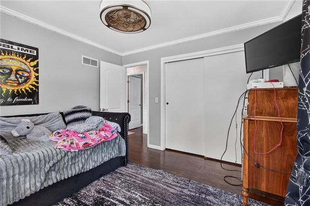 3204 SW Shadow Brook Drive, Blue Springs, MO 64015