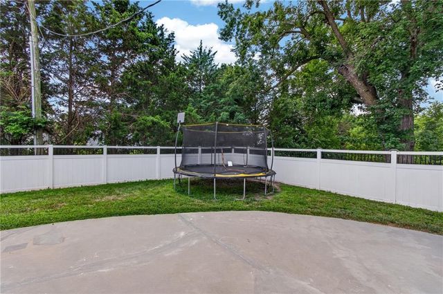 3204 SW Shadow Brook Drive, Blue Springs, MO 64015