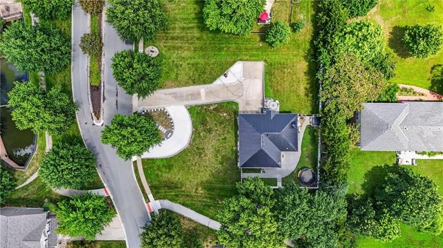 3204 SW Shadow Brook Drive, Blue Springs, MO 64015