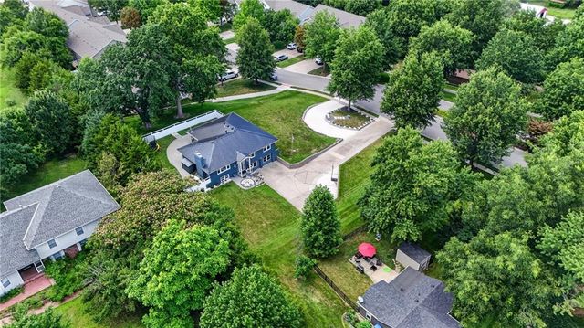 3204 SW Shadow Brook Drive, Blue Springs, MO 64015