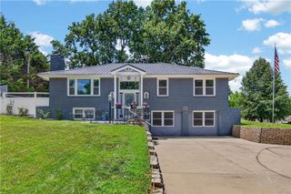 3204 SW Shadow Brook Drive, Blue Springs, MO 64015