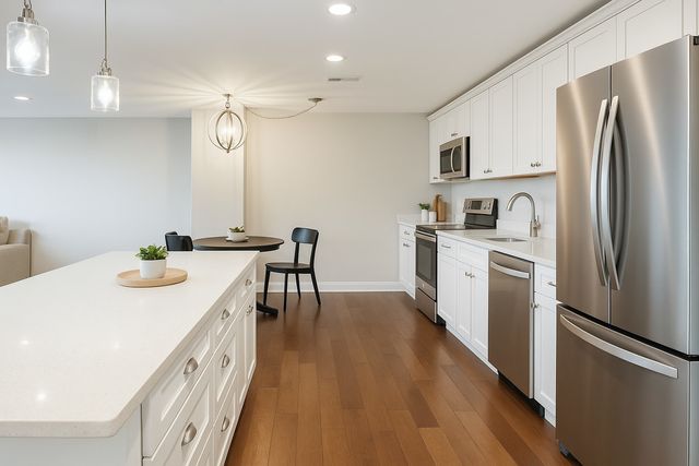 1727 W Crystal Lane 707B, Mount Prospect, IL 60056