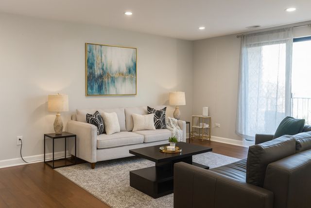 1727 W Crystal Lane 707B, Mount Prospect, IL 60056