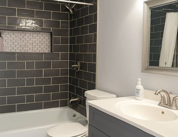 1727 W Crystal Lane 707B, Mount Prospect, IL 60056