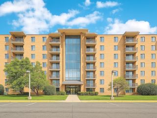 1727 W Crystal Lane 707B, Mount Prospect, IL 60056