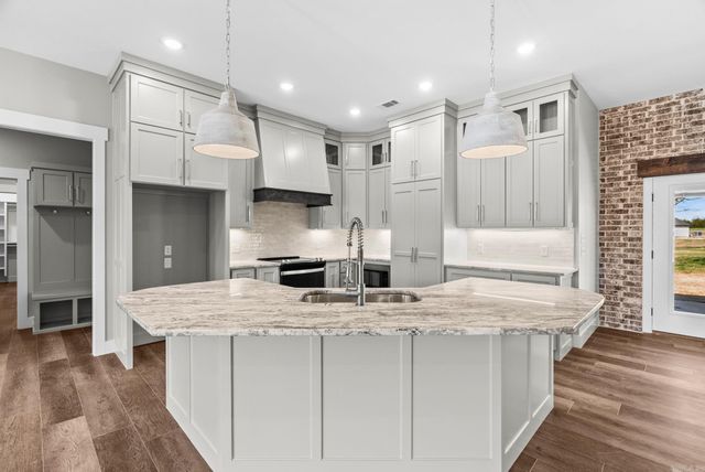 122 Republican Loop, Greenbrier, AR 72058