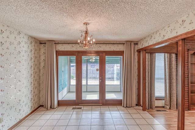 10400 Kingsgate Drive, Oklahoma City, OK 73159