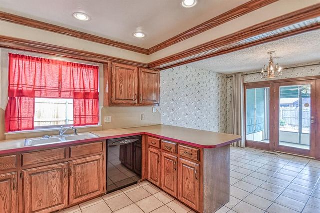 10400 Kingsgate Drive, Oklahoma City, OK 73159