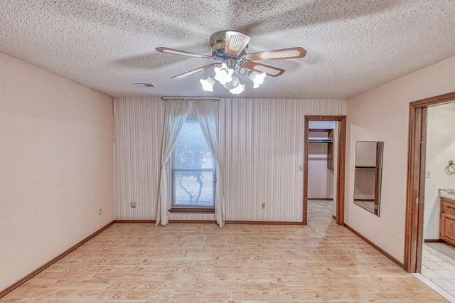 10400 Kingsgate Drive, Oklahoma City, OK 73159