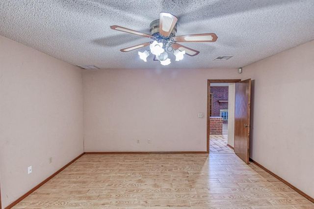 10400 Kingsgate Drive, Oklahoma City, OK 73159