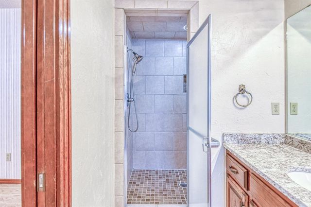 10400 Kingsgate Drive, Oklahoma City, OK 73159