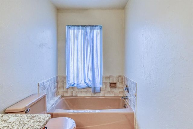 10400 Kingsgate Drive, Oklahoma City, OK 73159