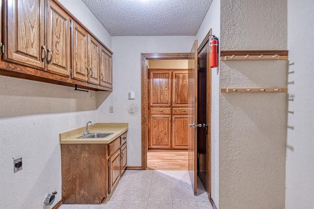 10400 Kingsgate Drive, Oklahoma City, OK 73159