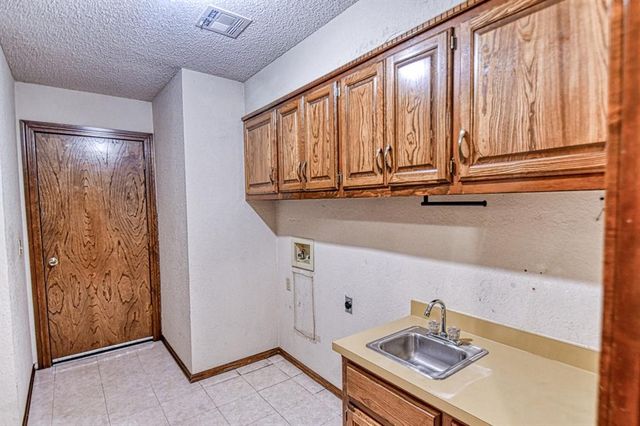 10400 Kingsgate Drive, Oklahoma City, OK 73159