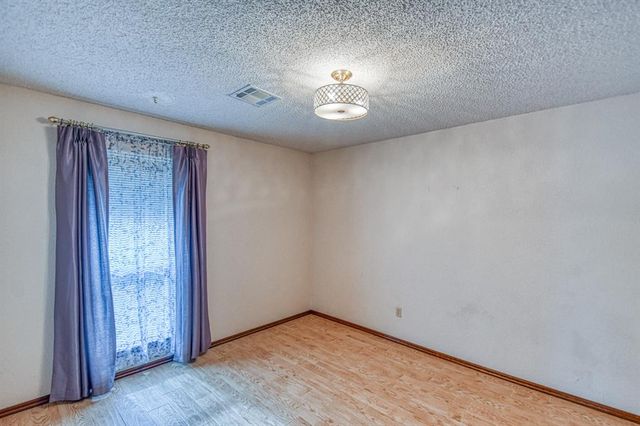 10400 Kingsgate Drive, Oklahoma City, OK 73159