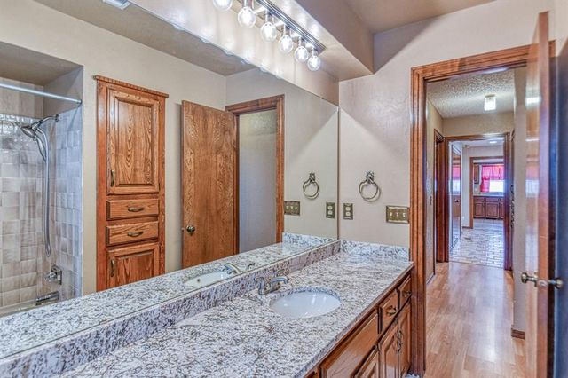 10400 Kingsgate Drive, Oklahoma City, OK 73159