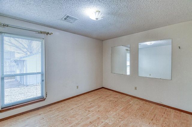 10400 Kingsgate Drive, Oklahoma City, OK 73159