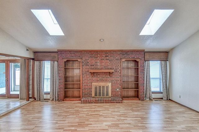 10400 Kingsgate Drive, Oklahoma City, OK 73159