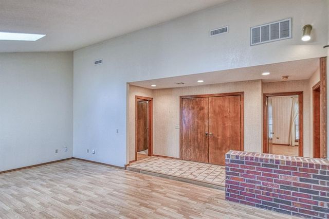 10400 Kingsgate Drive, Oklahoma City, OK 73159