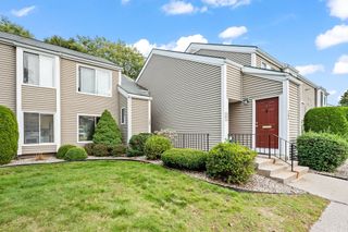 282 Nassau Dr 282, Springfield, MA 01129