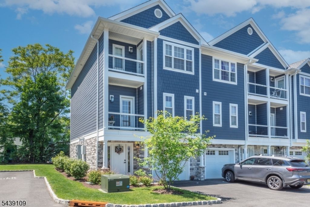 8 Deans Ct 8, Fairfield Twp., NJ 07004 — exterior