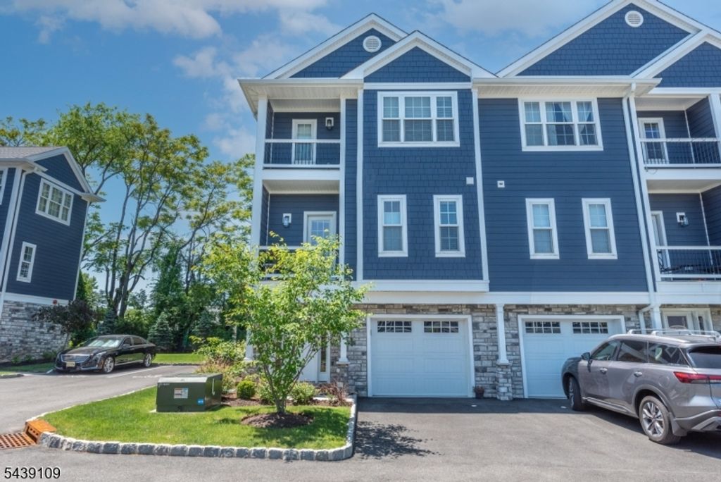 8 Deans Ct 8, Fairfield Twp., NJ 07004 — photo 2