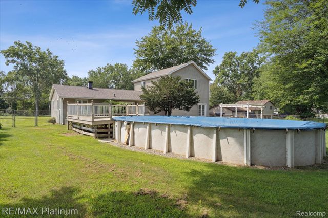 3302 Rolston Road, Fenton, MI 48430