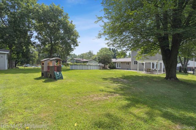 3302 Rolston Road, Fenton, MI 48430