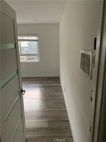 702 S St Andrews, Los Angeles, CA 90005
