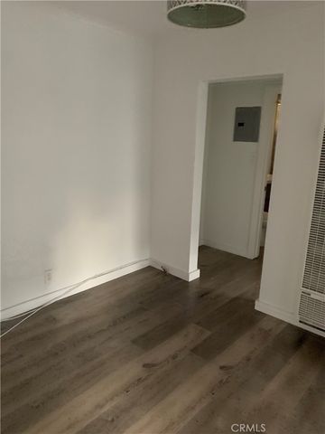 702 S St Andrews, Los Angeles, CA 90005