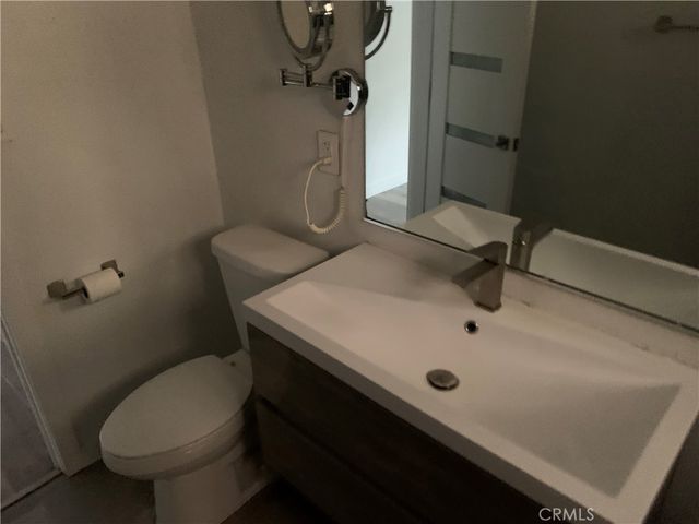 702 S St Andrews, Los Angeles, CA 90005
