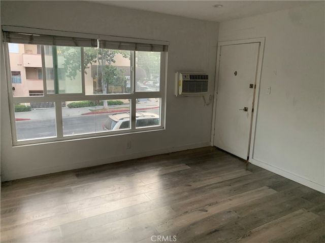 702 S St Andrews, Los Angeles, CA 90005
