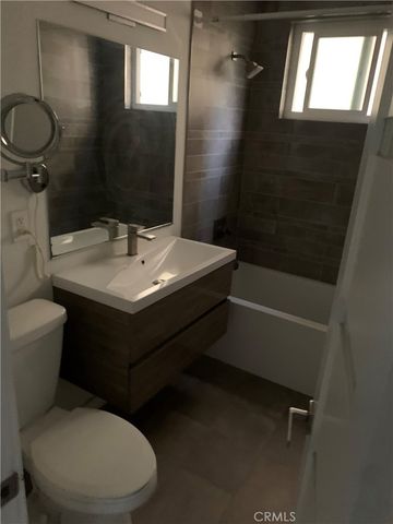 702 S St Andrews, Los Angeles, CA 90005