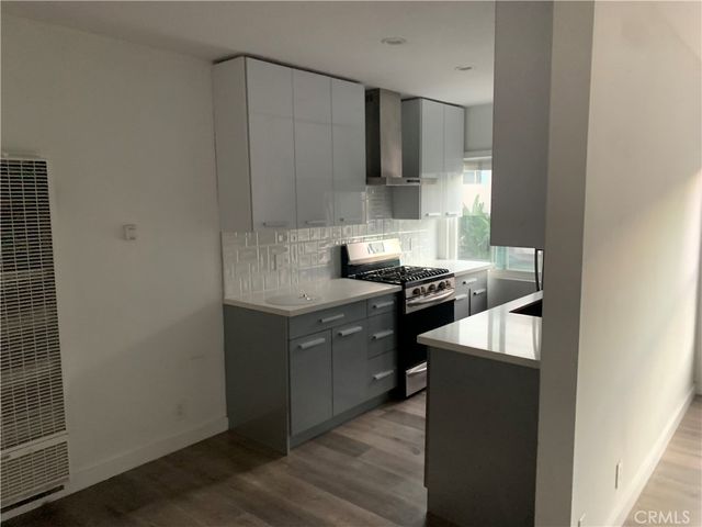 702 S St Andrews, Los Angeles, CA 90005