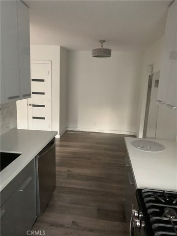 702 S St Andrews, Los Angeles, CA 90005