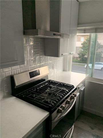 702 S St Andrews, Los Angeles, CA 90005
