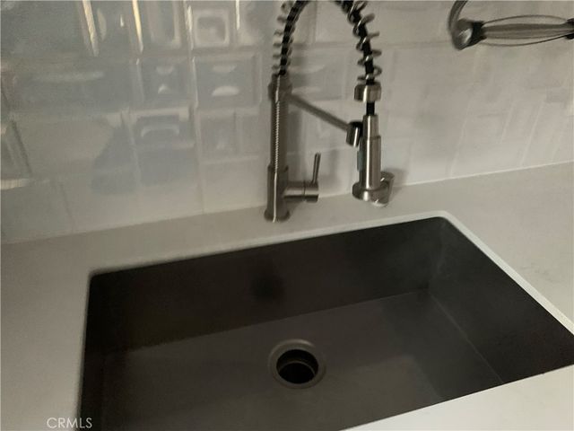 702 S St Andrews, Los Angeles, CA 90005