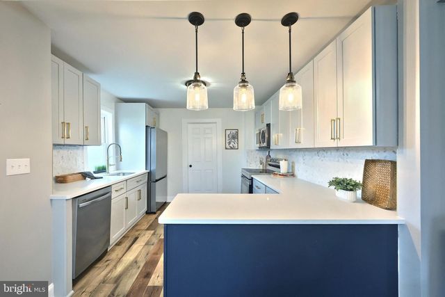 118 W FREDERICK ST, Millersville, PA 17551